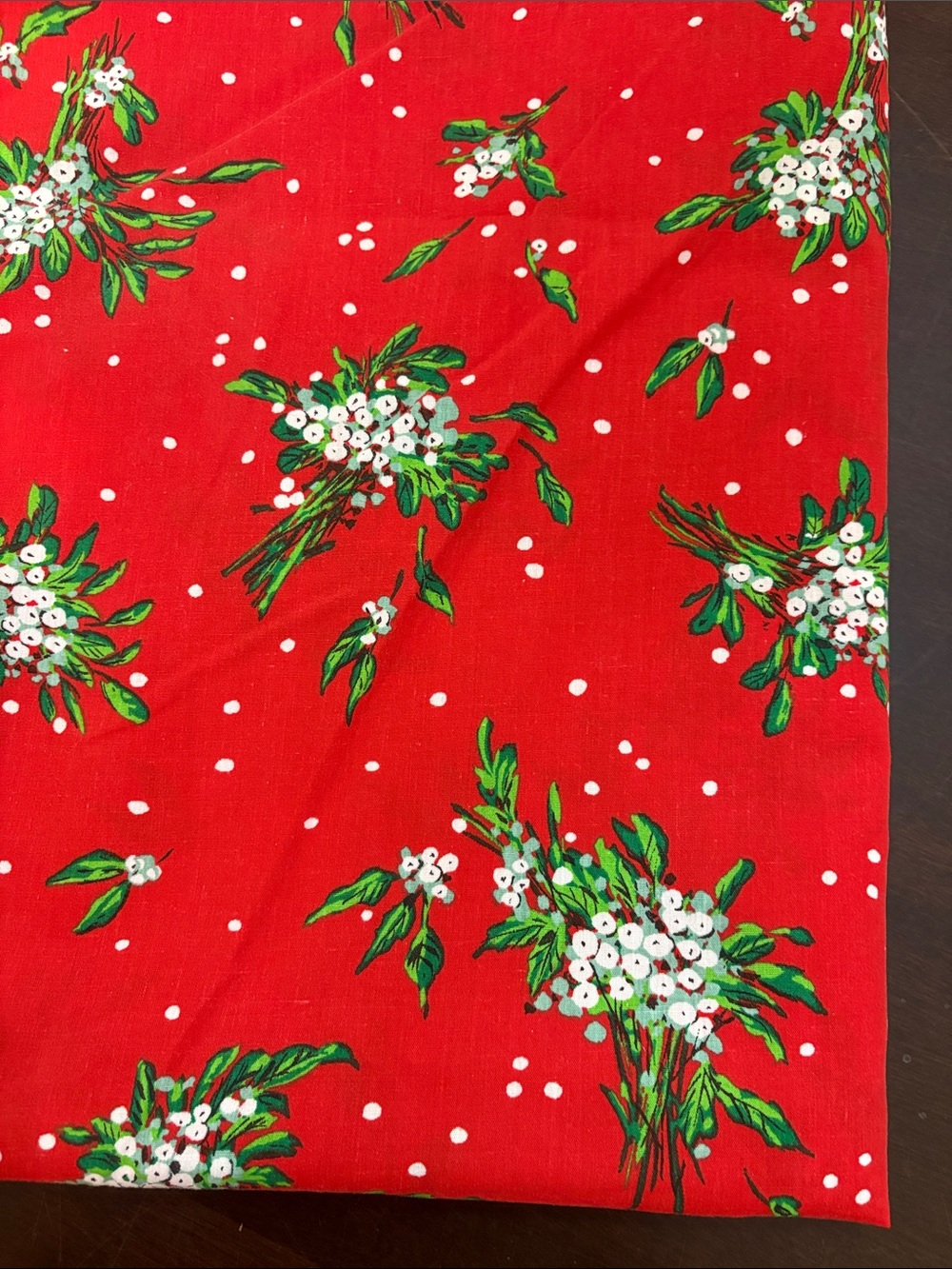 Red Berry Tablecloth - Picture 3 of 3